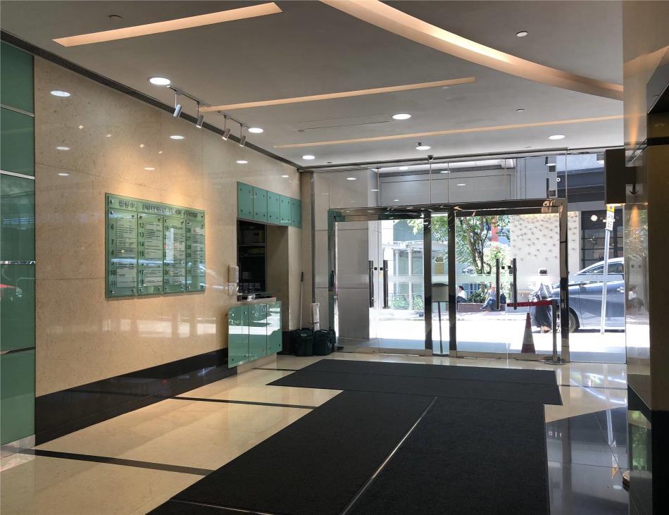 Universal Trade Centre  環貿中心