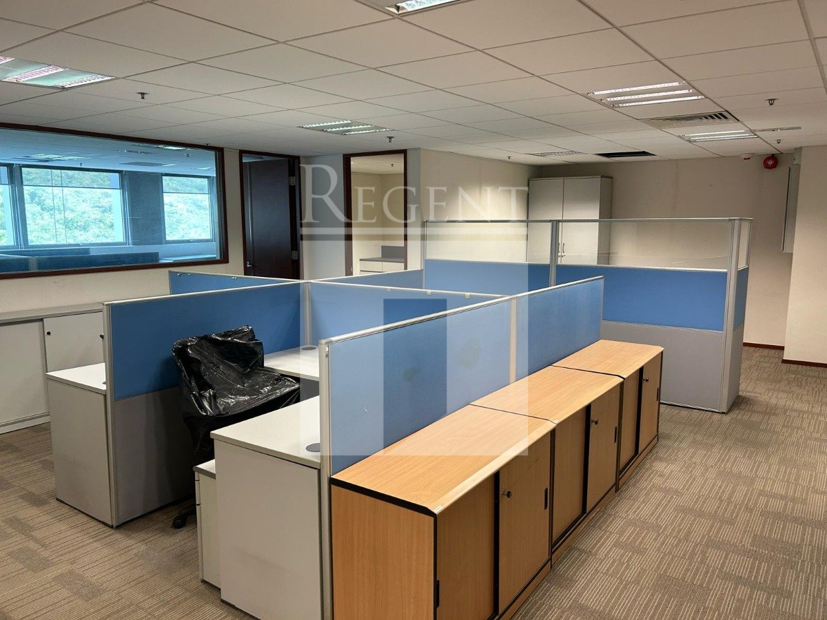 THE HUB -C0121041