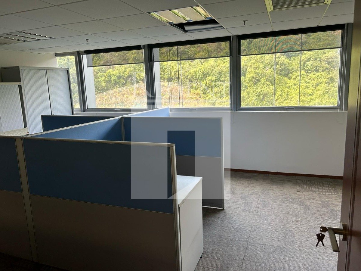 THE HUB -C0121041