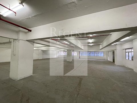 GOLDEN BEAR INDUSTRIAL CENTRE (金熊工業中心)