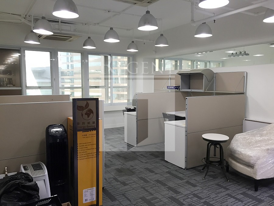 CHUANG'S TOWER (莊士大廈)