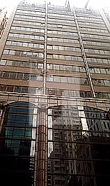 LUCKY CENTRE (樂基中心)