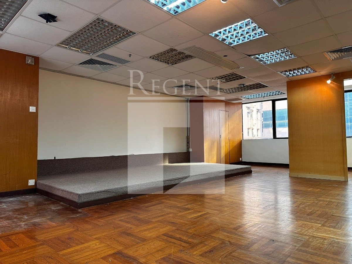 BREAKTHROUGH CENTRE (突破中心)