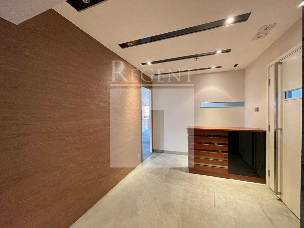 LEE WEST COMMERCIAL BUILDING (利威商業大廈)