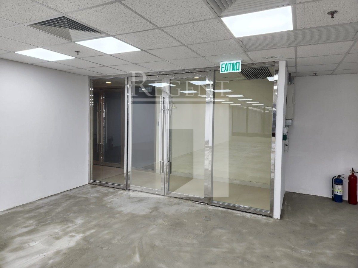 WORLD-WIDE HOUSE -C0556247