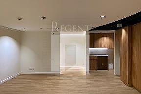 NEW WORLD TOWER (新世界大廈)