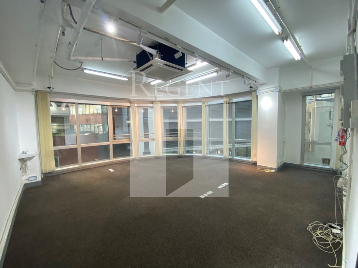 135 BONHAM STREETRAND TRADE CENTRE (文咸東街135商業中心)