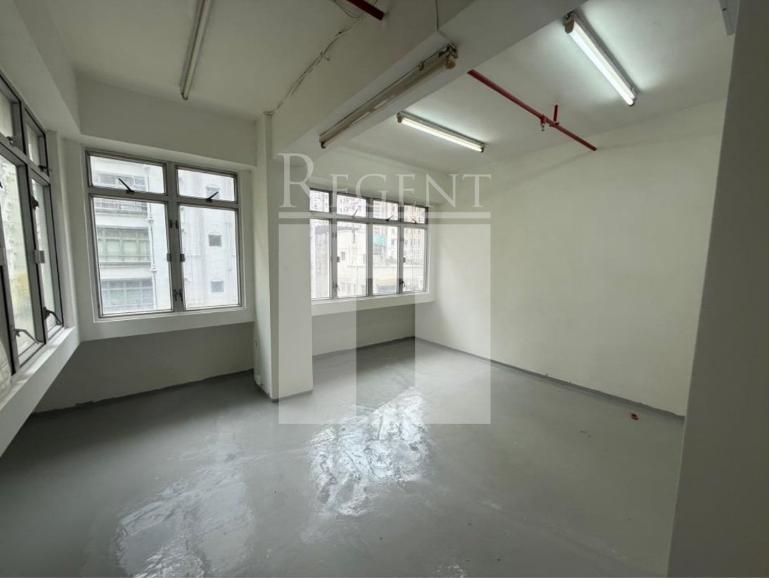 QUEEN'S TOWER (皇后商業大廈)