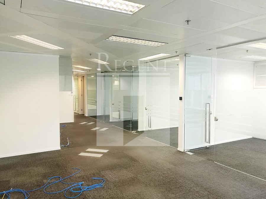 THE CENTER (中環中心)