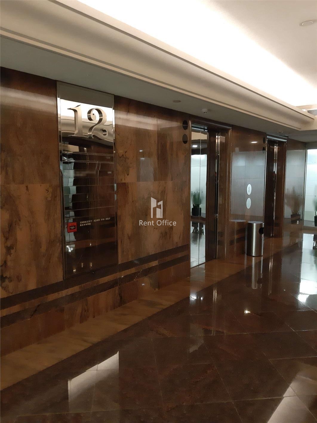 會展廣場辦公大樓