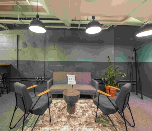 渣打銀行大樓-杜拜務式辦公室