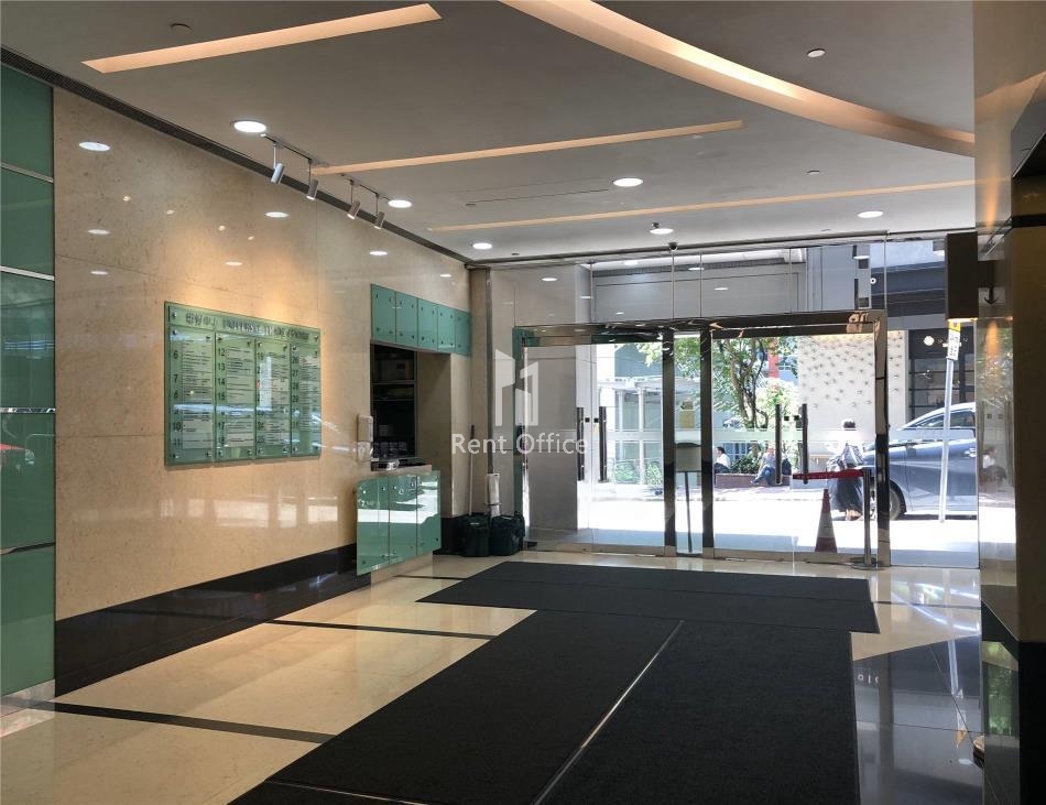 Universal Trade Centre  環貿中心