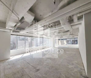 UNIVERSAL TRADE CENTRE (環貿中心)