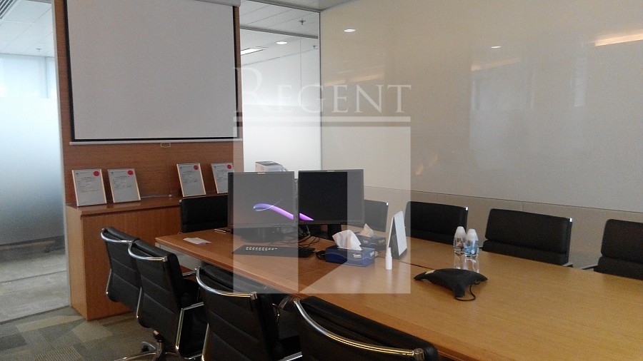 QUEEN'S ROAD C 8 (皇后大道中8號)