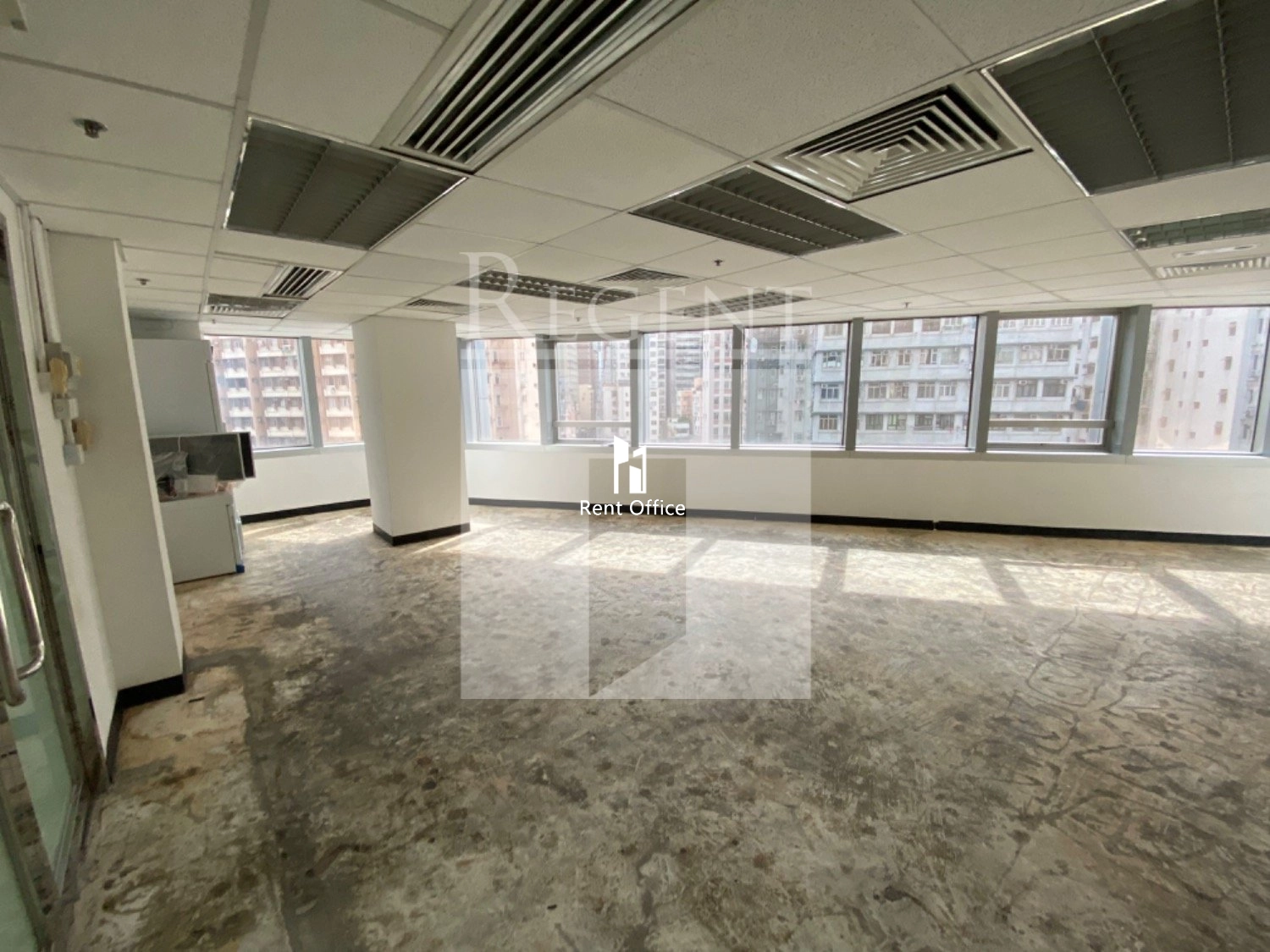 PLAZA 2000 (2000年廣場)