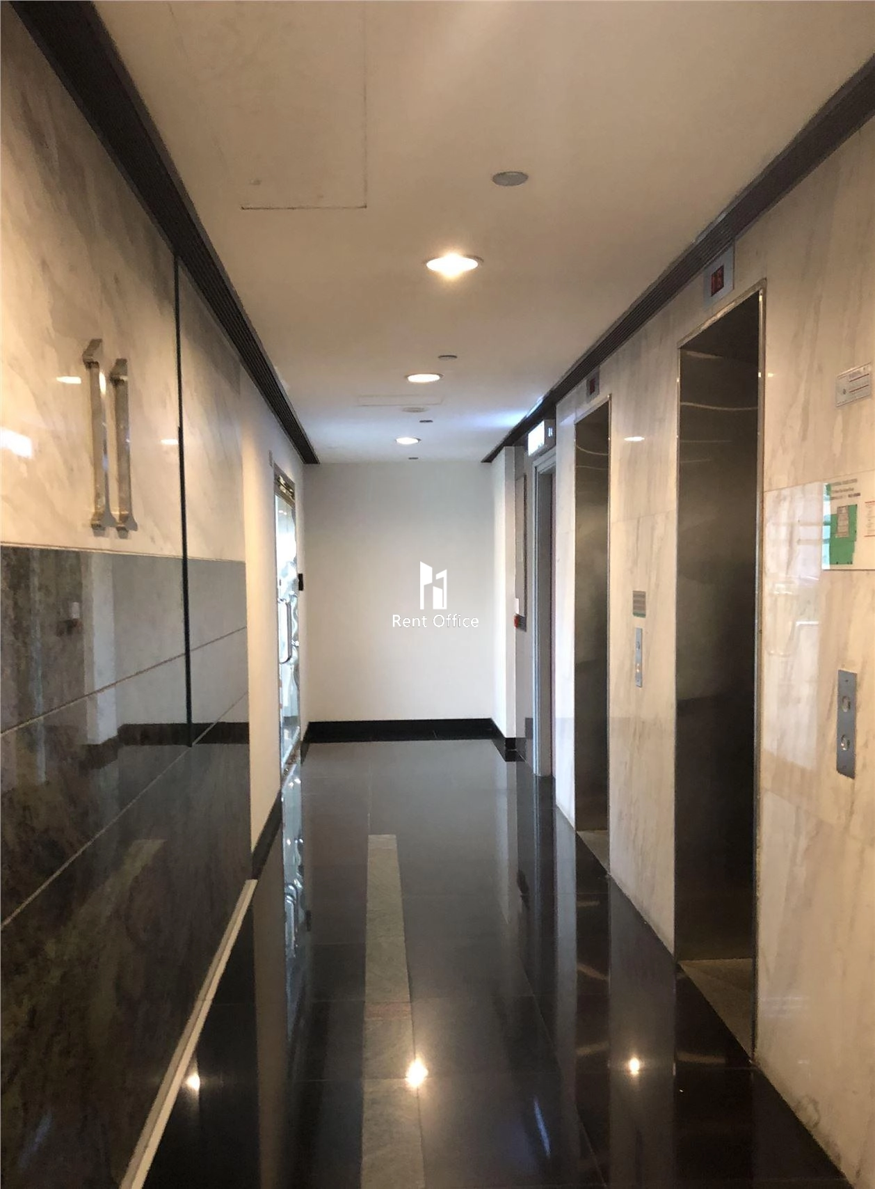 Universal Trade Centre  環貿中心